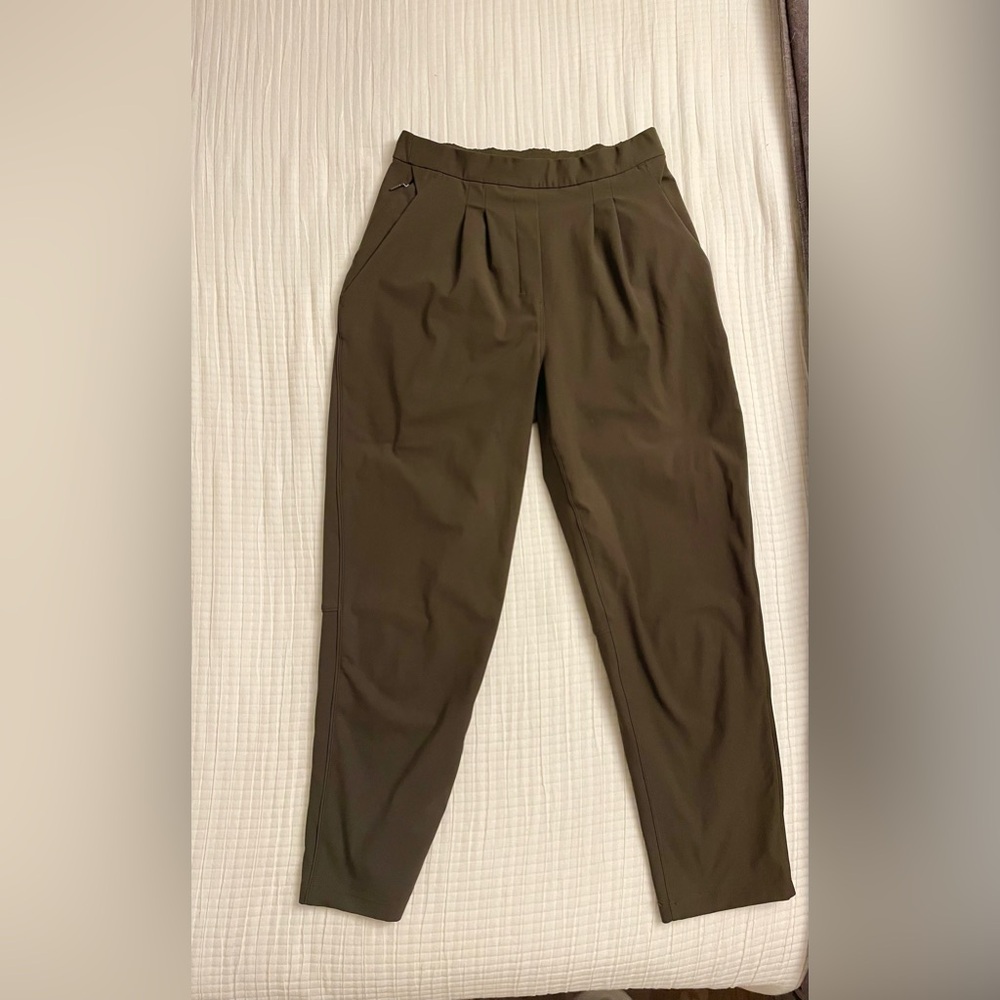 Relaxed fit, pleated Lululemon pants